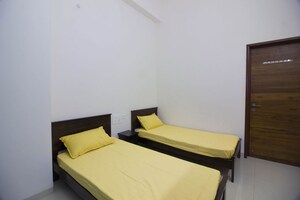 Bedroom in  Pg at Goregaon East – for Rent