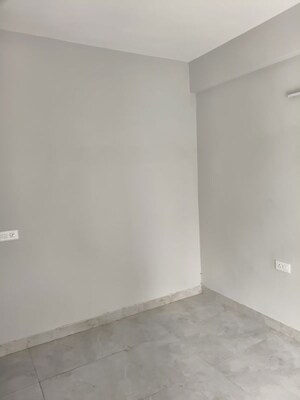 Room in 3 BHK Apartment at Signature Global City, Sector 37d – for Rent