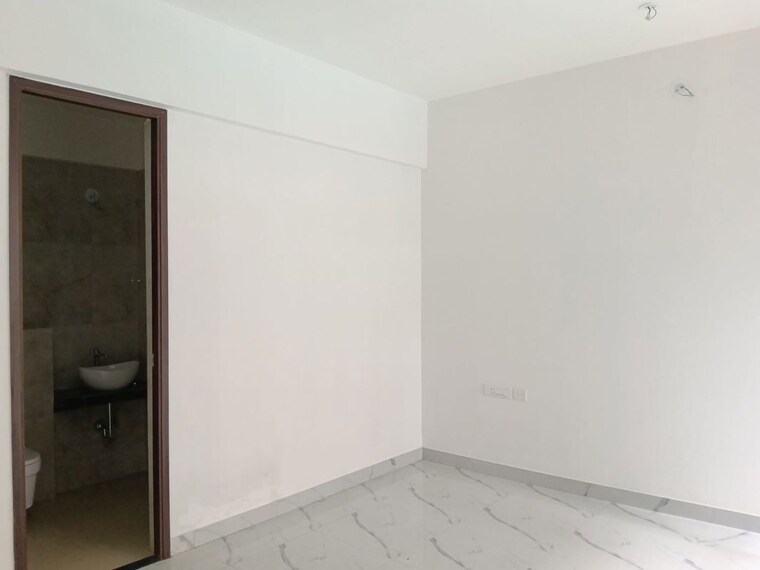 Attached Bathroom, lodha-amara 1 Bedroom 560 Sq.Ft. Apartment In Kolshet Road Thane 10613160