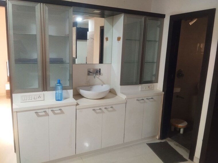 Bathroom, memnagar 3 Bedroom 125 Sq.Yd. Apartment In Memnagar Ahmedabad 10613177