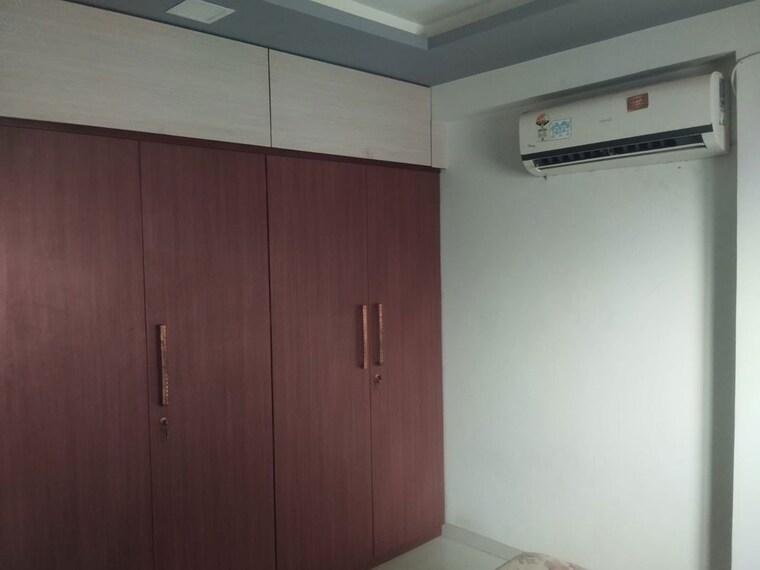 Room, memnagar 3 Bedroom 125 Sq.Yd. Apartment In Memnagar Ahmedabad 10613177