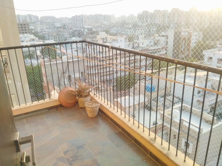 Balcony, memnagar 3 Bedroom 125 Sq.Yd. Apartment In Memnagar Ahmedabad 10613177