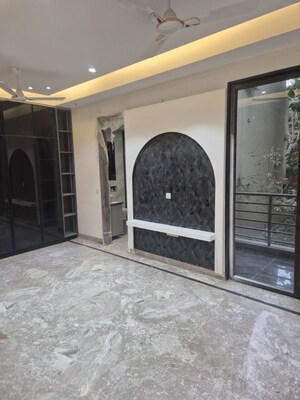 Parking in 3 BHK Builder Floor at Sector 7 – for Rent