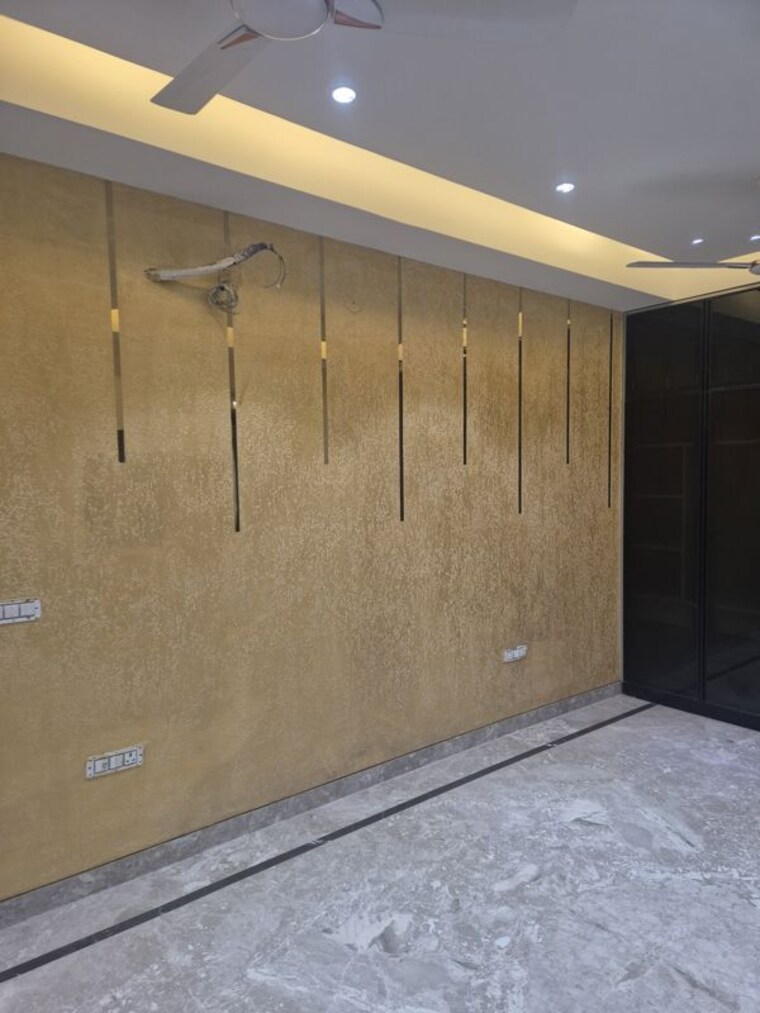 undefined, sector 7 3 Bedroom 300 Sq.Yd. Builder Floor In Sector 7 Gurgaon 10613240