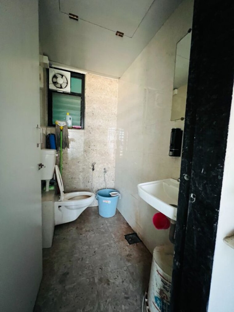 Bathroom, dev-atelier Commercial Office Space 525 Sq.Ft. In Prahlad Nagar Ahmedabad 10612777