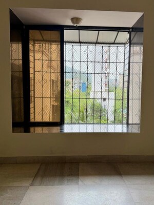 Room in 2 BHK Apartment at Siddha Sky, Sion – for Rent