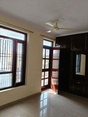 Living Room in 2.5 BHK Builder Floor at Sector 9 – for Rent