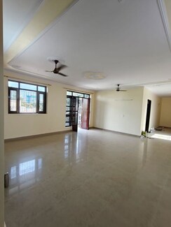 2.5 BHK + Store Room Builder Floor For Rent in Sector 9