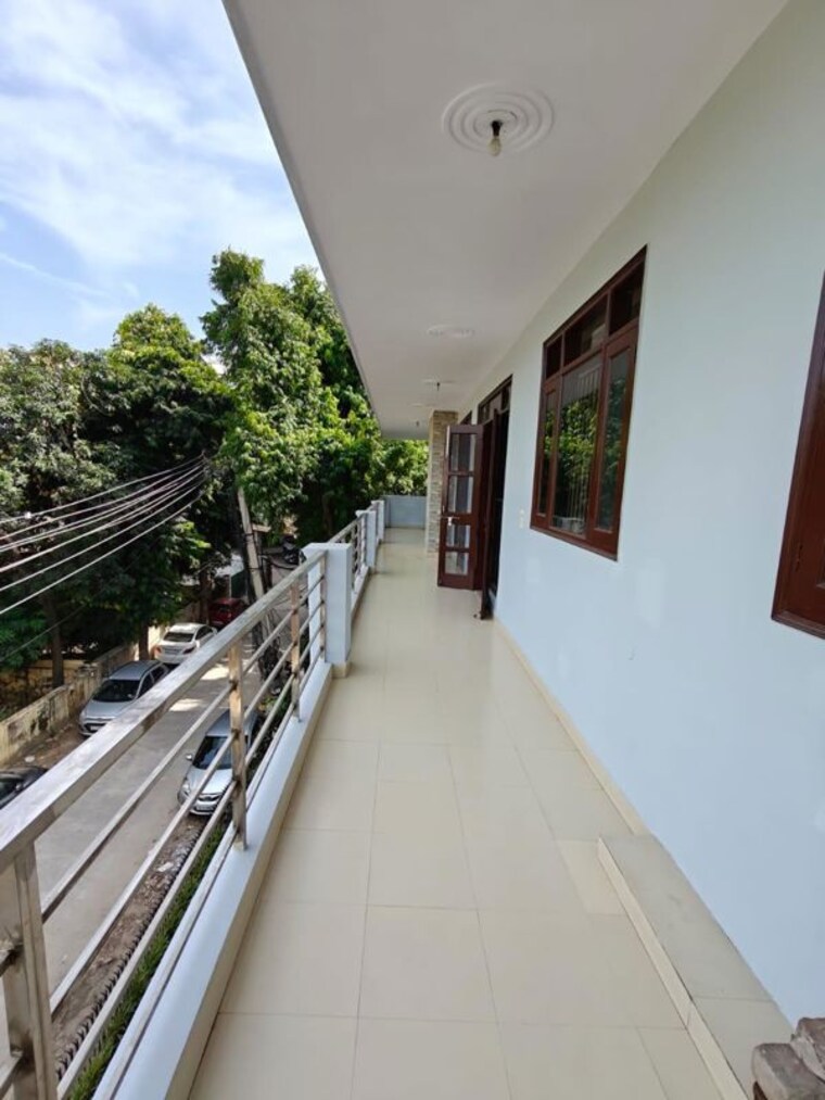 Balcony, sector 9 2.5 Bedroom 263 Sq.Yd. Builder Floor In Sector 9 Gurgaon 10613277