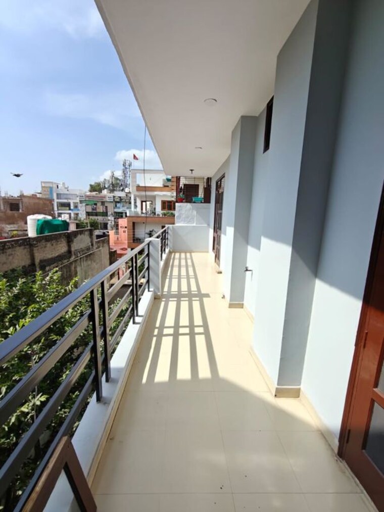 Balcony, sector 9 2.5 Bedroom 263 Sq.Yd. Builder Floor In Sector 9 Gurgaon 10613277