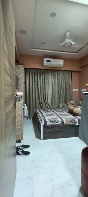 Bedroom in 2 BHK Apartment at Crystal Plaza Santacruz, Santacruz East – for Rent