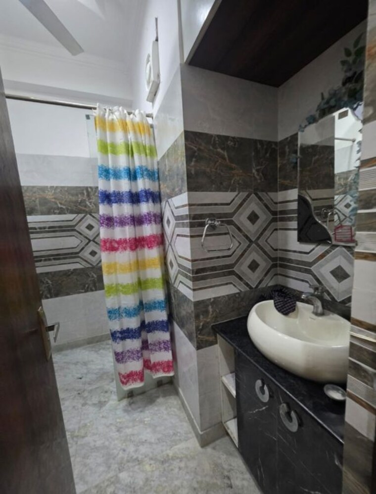  Parking, chittaranjan park 3 Bedroom 1500 Sq.Ft. Builder Floor In Chittaranjan Park Delhi 10613287