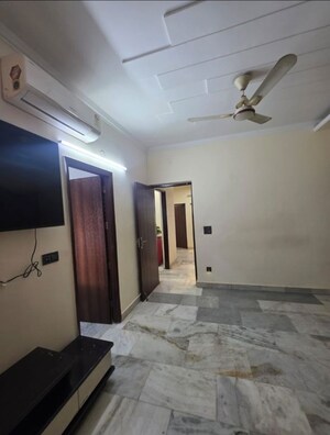 Room in 3 BHK Builder Floor at Chittaranjan Park – for Rent