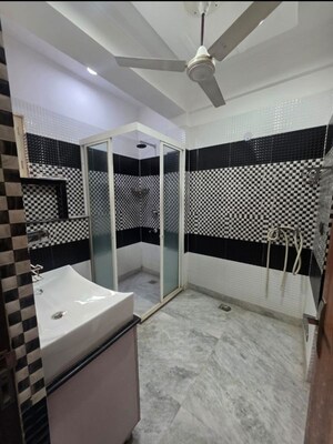 Team Area in 3 BHK Builder Floor at Chittaranjan Park – for Rent