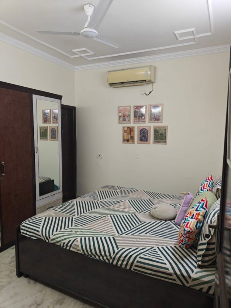 Bedroom, sector 47 3 Bedroom 2200 Sq.Ft. Builder Floor In Sector 47 Gurgaon 10613362