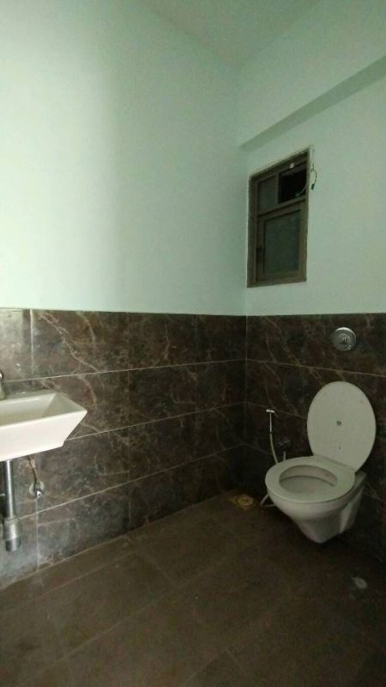 Bathroom, swati-chrysantha Commercial Showroom 1665 Sq.Ft. In Shela Ahmedabad 10595586