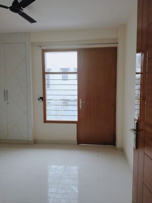 Room in 2 BHK Builder Floor at Sector 47 – for Rent