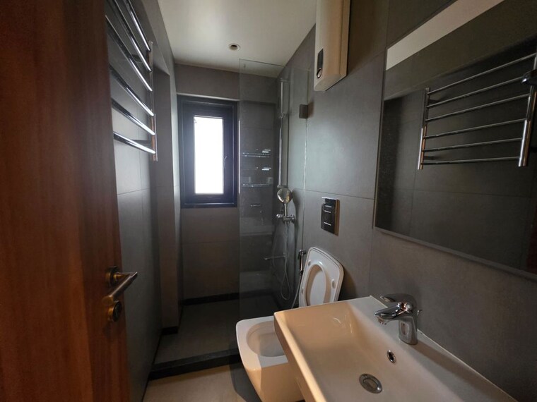 Bathroom, lnt-crescent-bay-t3 3 Bedroom 1200 Sq.Ft. Apartment In Parel Mumbai 10613419