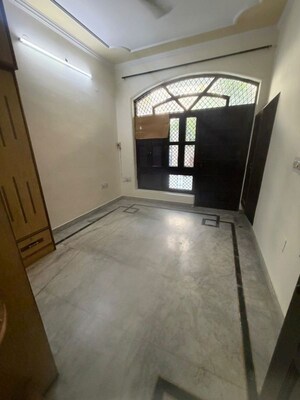 Room in 3 BHK Builder Floor at Sector 15 – for Rent