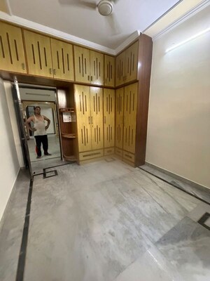 Room in 3 BHK Builder Floor at Sector 15 – for Rent