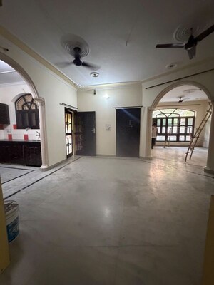 Room in 3 BHK Builder Floor at Sector 15 – for Rent