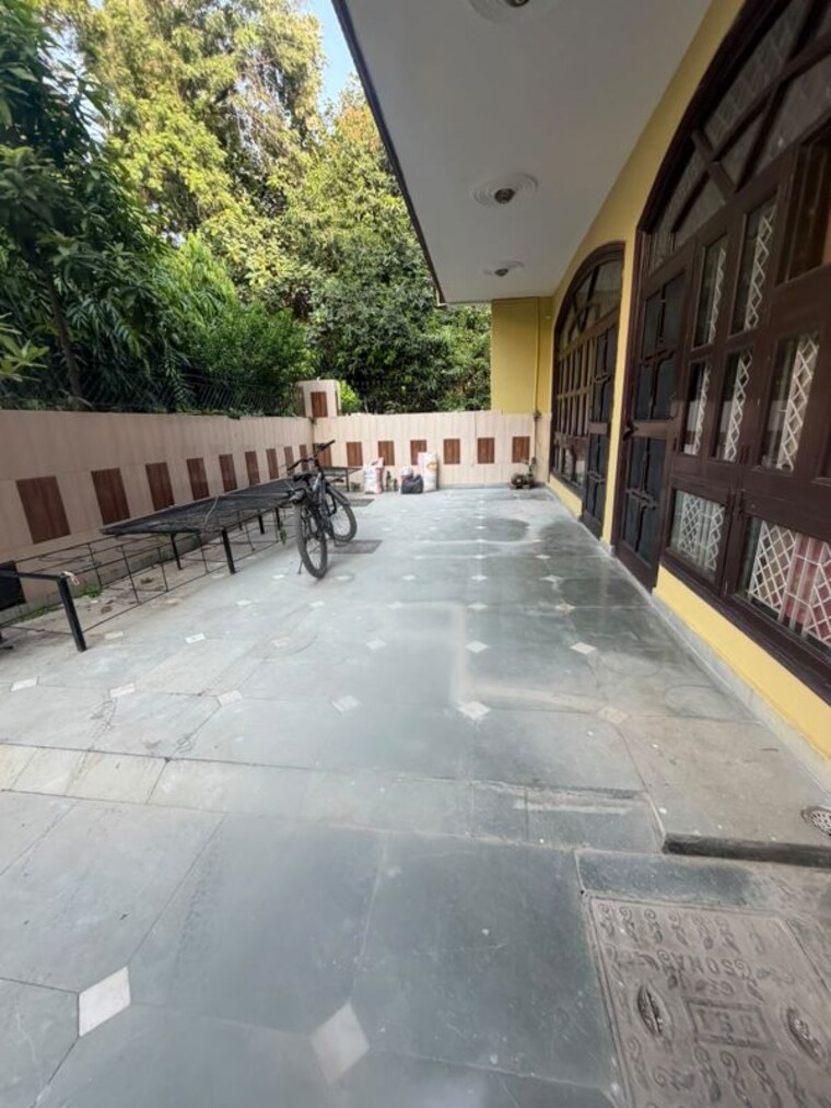 Balcony, sector 15 3 Bedroom 2300 Sq.Ft. Builder Floor In Sector 15 Gurgaon 10613474