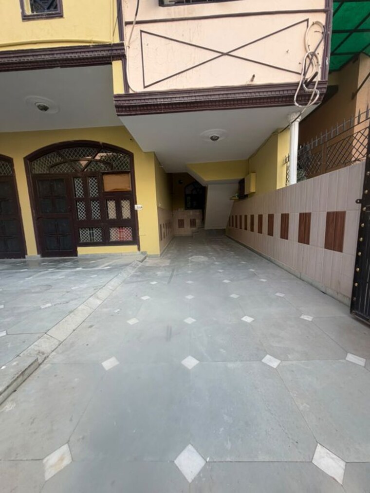  Parking, sector 15 3 Bedroom 2300 Sq.Ft. Builder Floor In Sector 15 Gurgaon 10613474