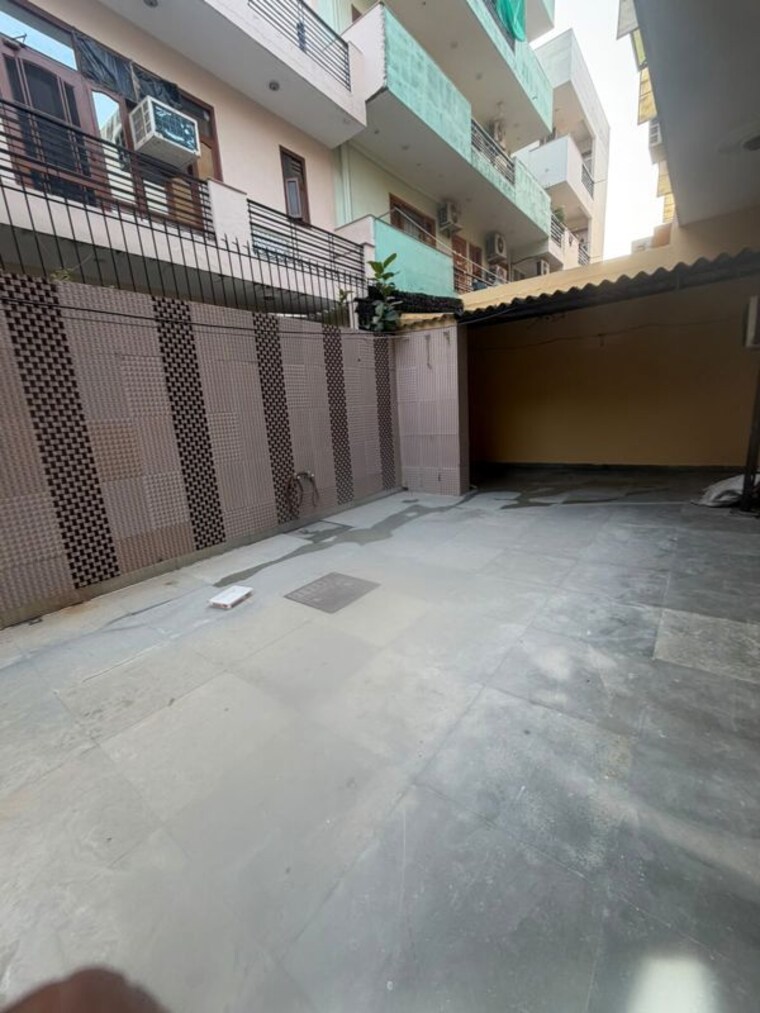 Balcony, sector 15 3 Bedroom 2300 Sq.Ft. Builder Floor In Sector 15 Gurgaon 10613474