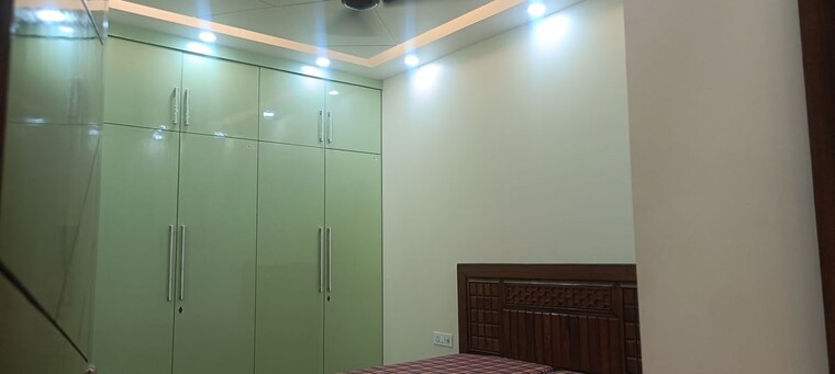 Room, noida extension 2 Bedroom 180 Sq.Mt. Villa In Noida Extension Greater Noida 10613589