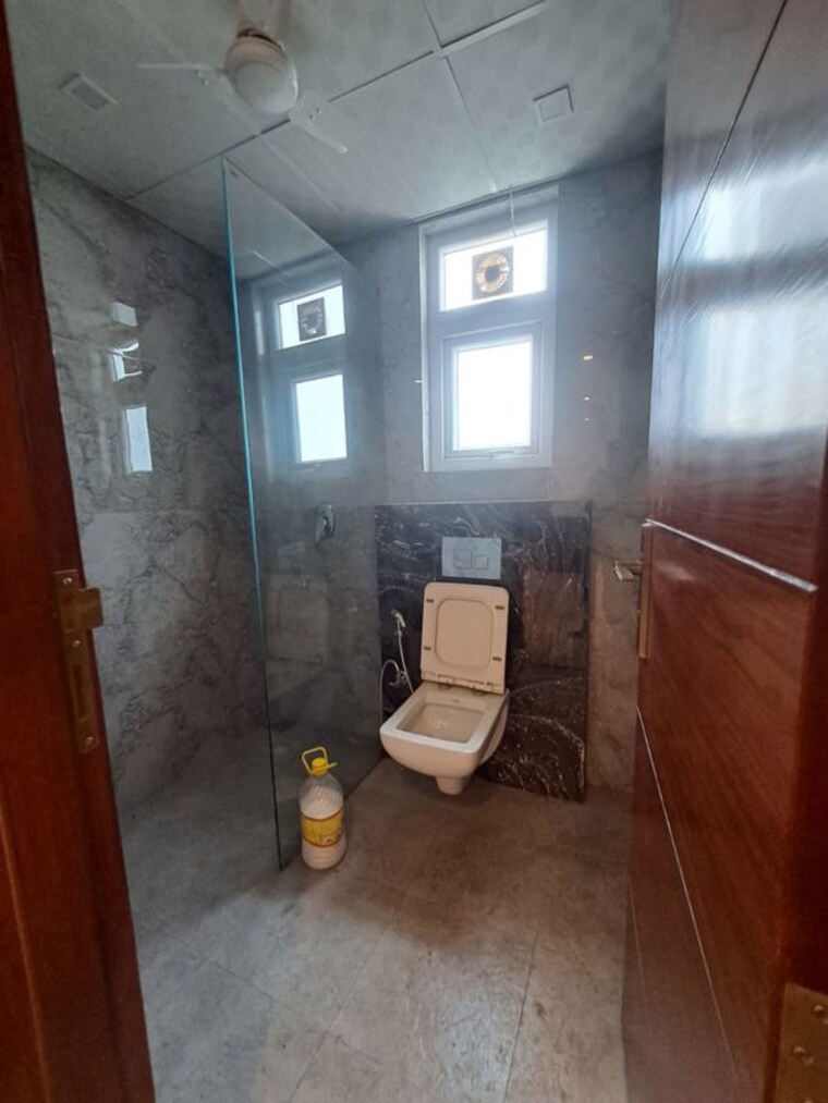 Bathroom, south city 1 3 Bedroom 2200 Sq.Ft. Builder Floor In South City 1 Gurgaon 10613612