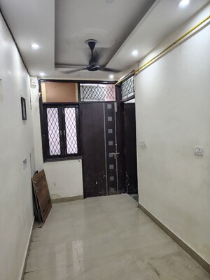 Room in 2 BHK Builder Floor at Sant Nagar – for Rent