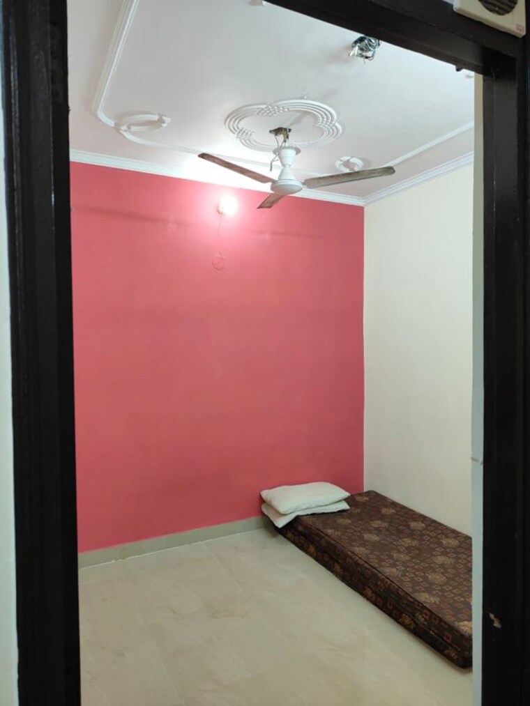 Room, sant nagar 2 Bedroom 800 Sq.Ft. Builder Floor In Sant Nagar Delhi 10613663
