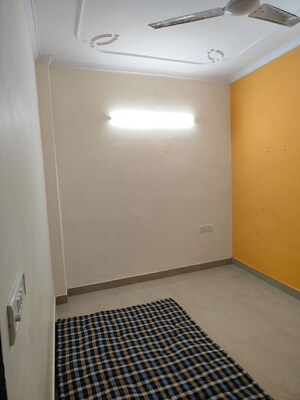 Room in 2 BHK Builder Floor at Sant Nagar – for Rent