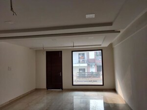 Room in 3 BHK Builder Floor at Unitech South City II, Sector 50 – for Rent