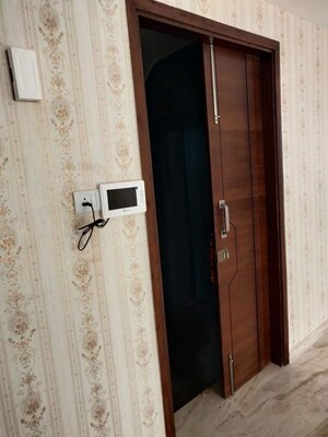 Furnished Amenities in 3 BHK Builder Floor at Unitech South City II, Sector 50 – for Rent