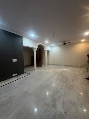 Room in 3 BHK Builder Floor at Sector 15 – for Rent
