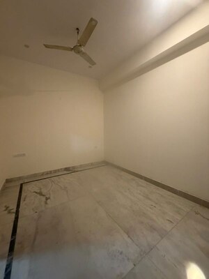 Room in 3 BHK Builder Floor at Sector 15 – for Rent