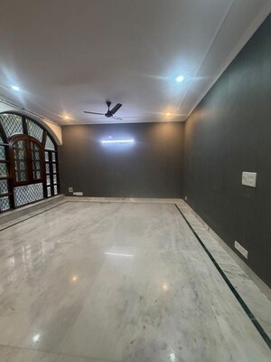 Room in 3 BHK Builder Floor at Sector 15 – for Rent