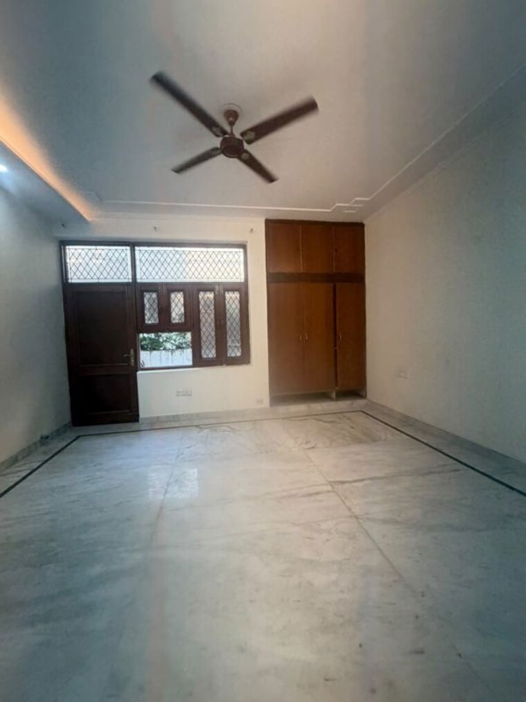 Room, sector 15 3 Bedroom 2100 Sq.Ft. Builder Floor In Sector 15 Gurgaon 10613688