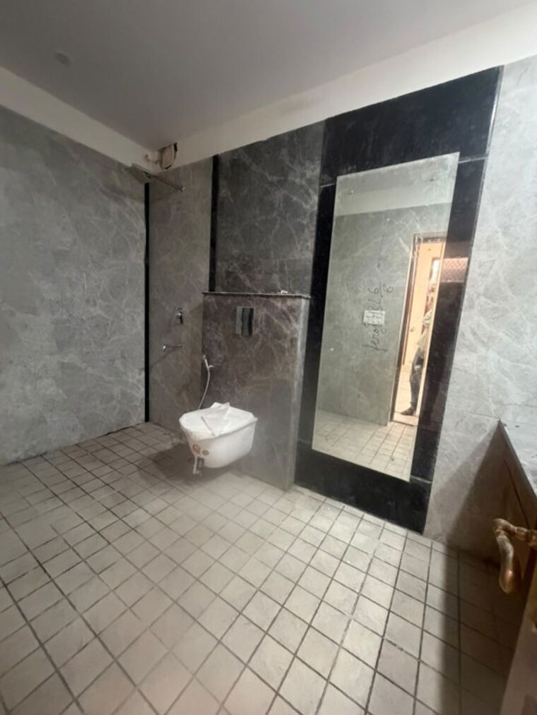 Bathroom, sector 15 3 Bedroom 2100 Sq.Ft. Builder Floor In Sector 15 Gurgaon 10613688
