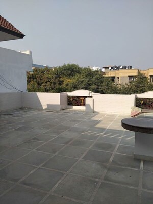 Team Area in 3 BHK Villa at Sector 50 – for Rent