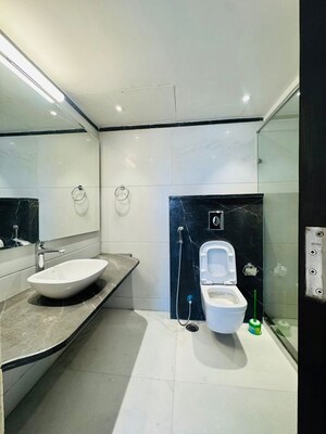 Team Area in 3 BHK Builder Floor at Saket – for Rent