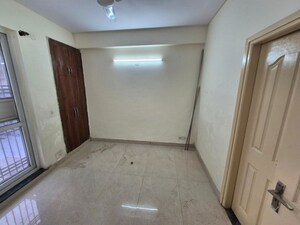 Room in 3 BHK Builder Floor at Sector 77 – for Rent