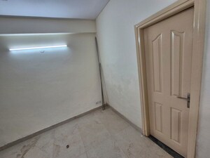 Room in 3 BHK Builder Floor at Sector 77 – for Rent