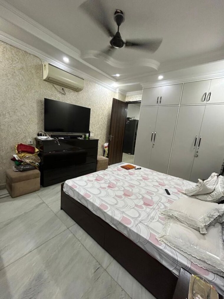 Bedroom, chittaranjan park 3 Bedroom 160 Sq.Yd. Builder Floor In Chittaranjan Park Delhi 10613718