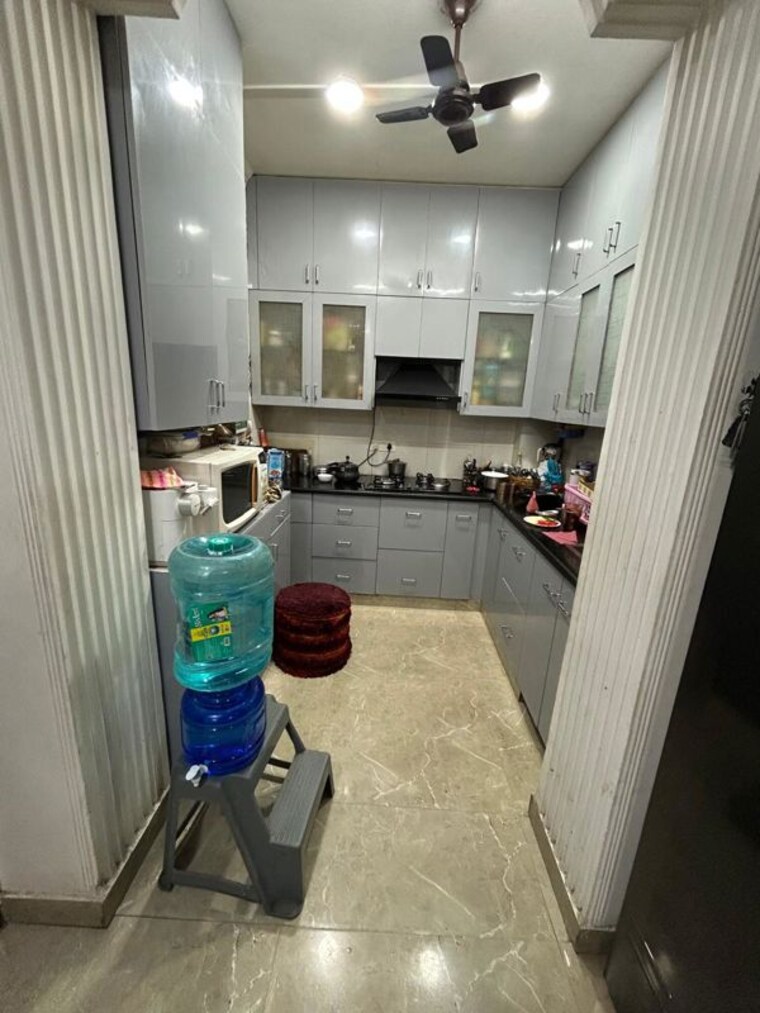 Kitchen, chittaranjan park 3 Bedroom 160 Sq.Yd. Builder Floor In Chittaranjan Park Delhi 10613718