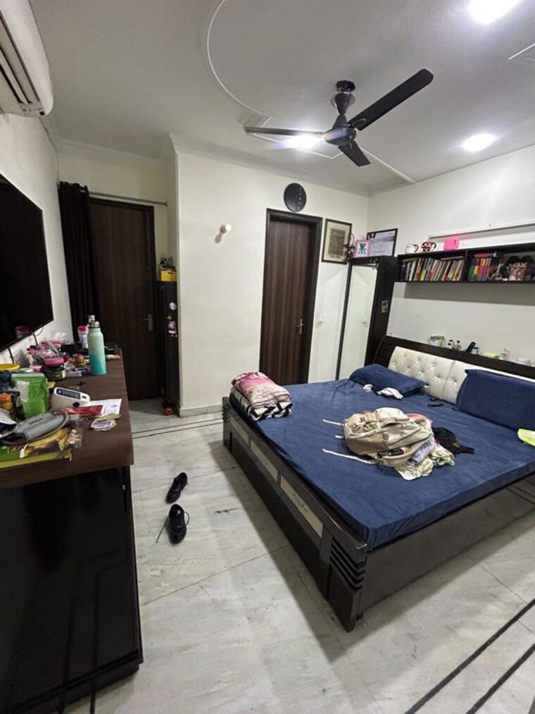 Bedroom, chittaranjan park 3 Bedroom 160 Sq.Yd. Builder Floor In Chittaranjan Park Delhi 10613718