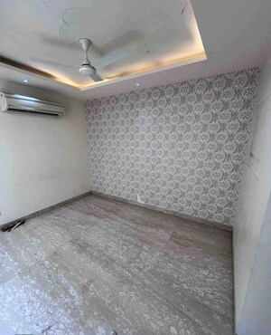 Room in 4 BHK Builder Floor at Panchsheel Park – for Rent