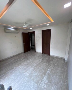 Room in 4 BHK Builder Floor at Panchsheel Park – for Rent