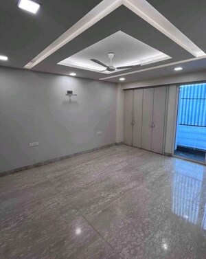 Room in 4 BHK Builder Floor at Panchsheel Park – for Rent